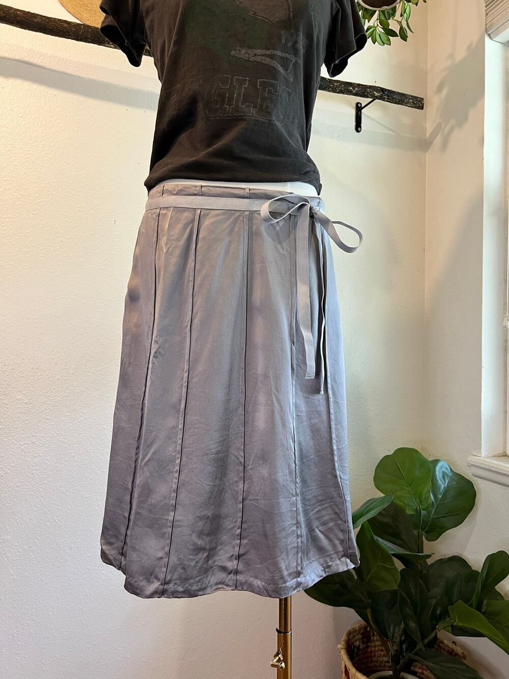 Y2K 100% Silk Silver Metallic Pleated Bow Detail ALine Mini Skirt Size 4 Mossimo